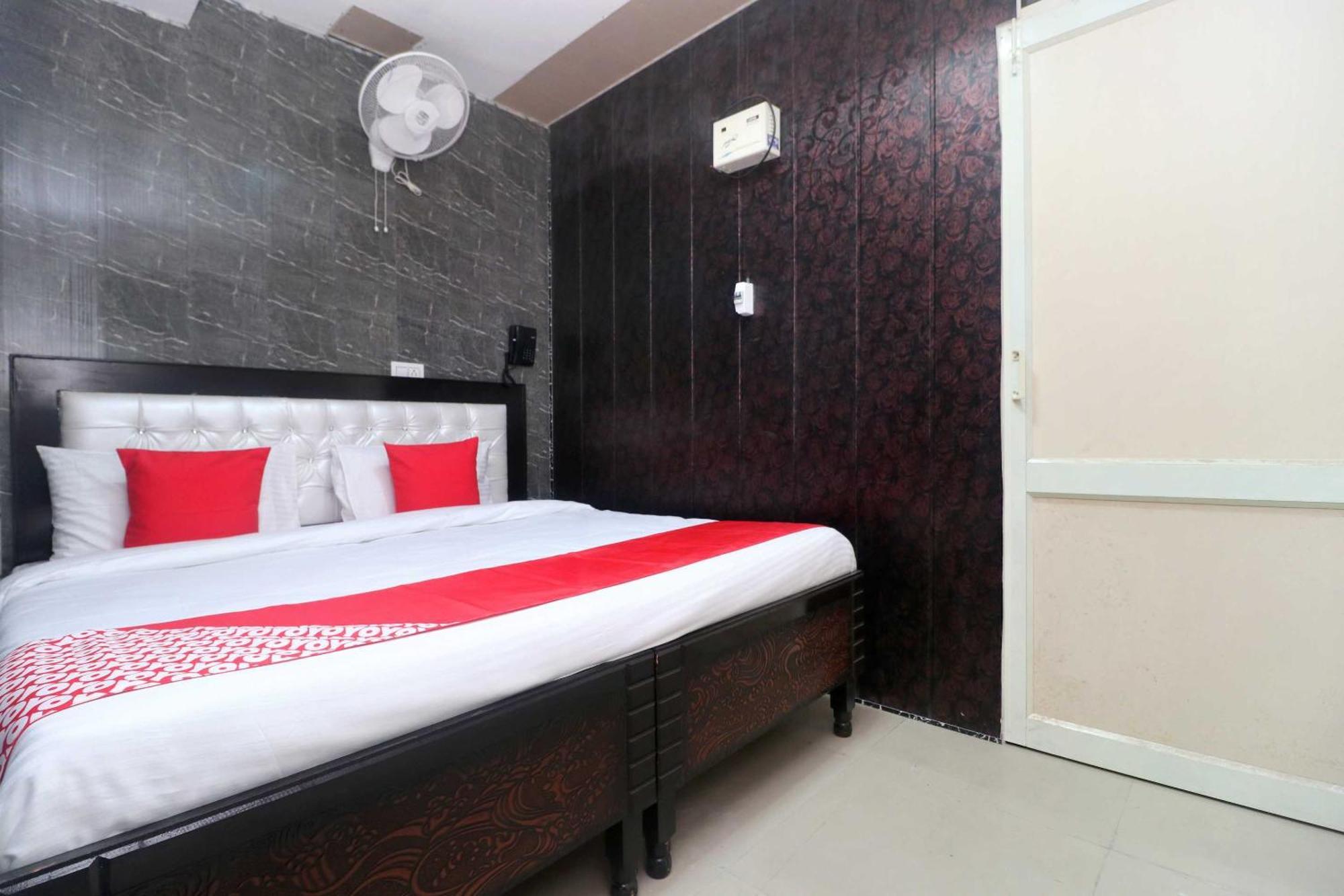 Oyo Hotel Aryan Plaza Chandīgarh Exteriör bild