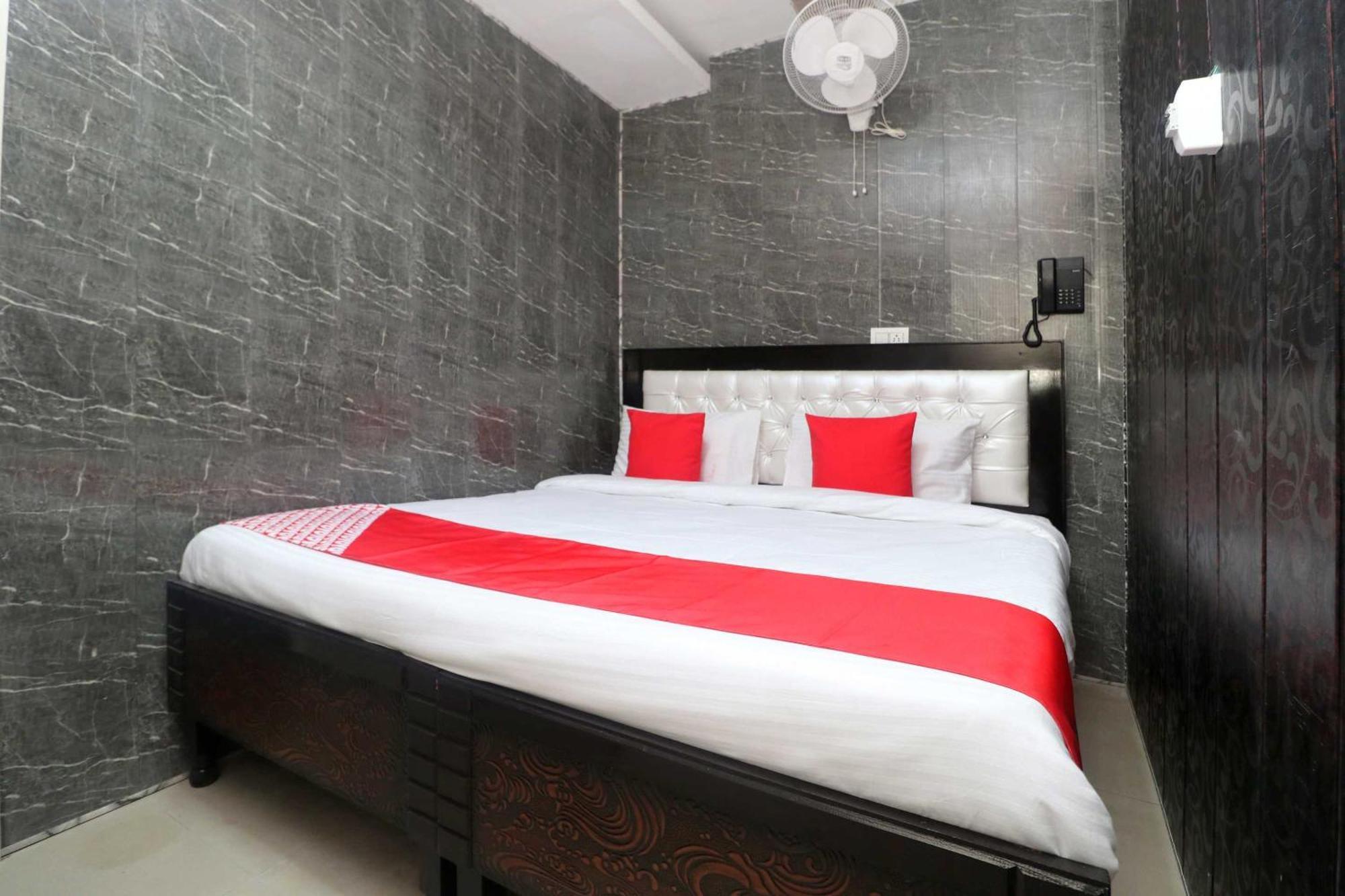 Oyo Hotel Aryan Plaza Chandīgarh Exteriör bild