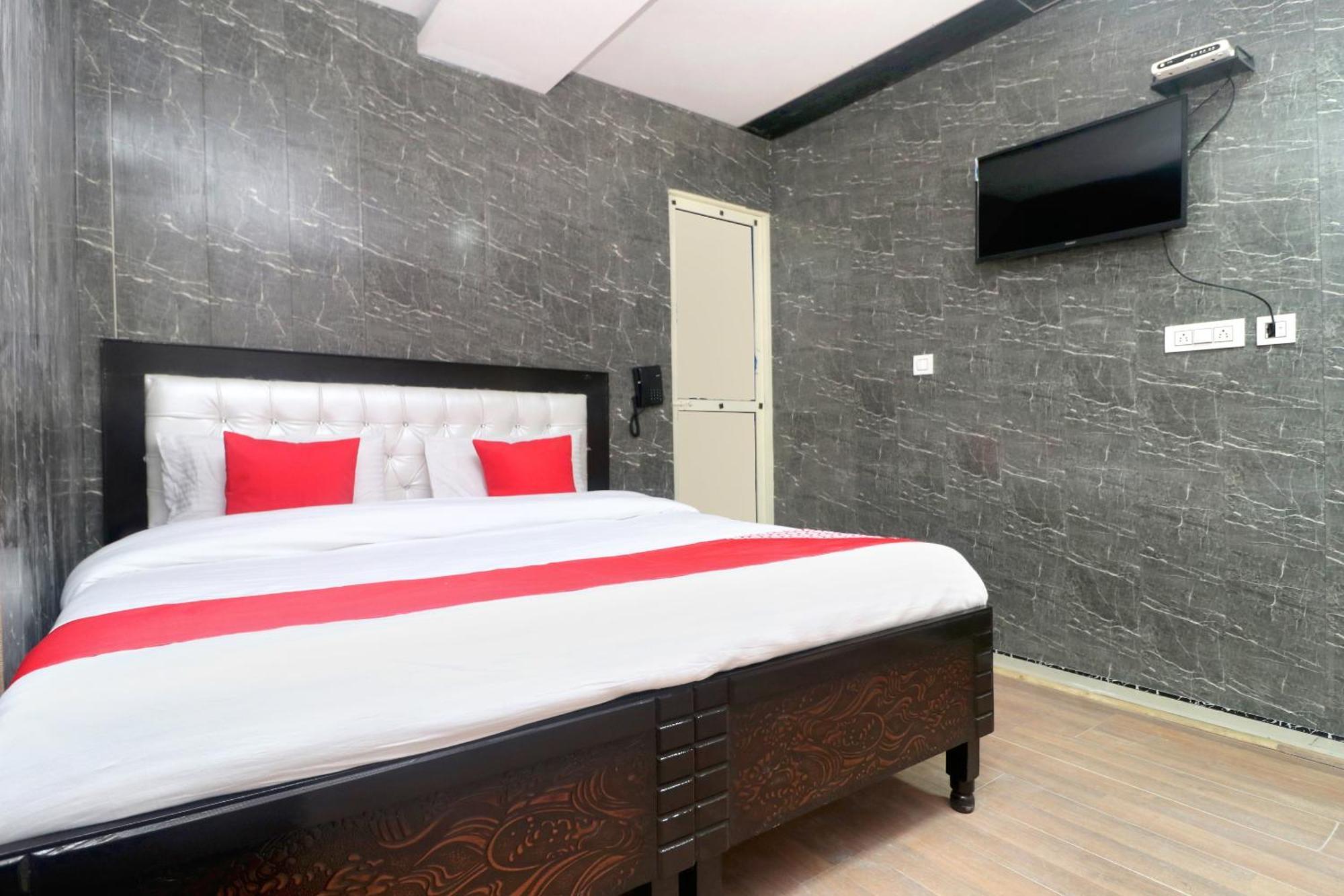Oyo Hotel Aryan Plaza Chandīgarh Exteriör bild