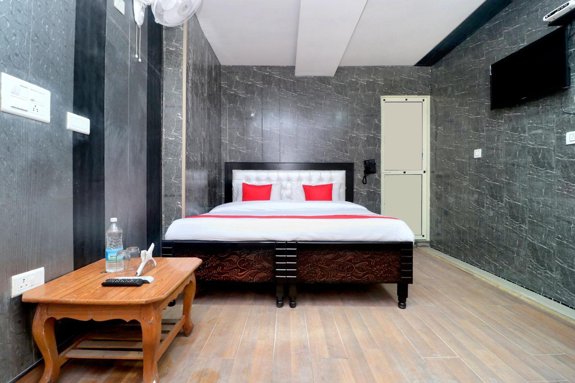 Oyo Hotel Aryan Plaza Chandīgarh Exteriör bild
